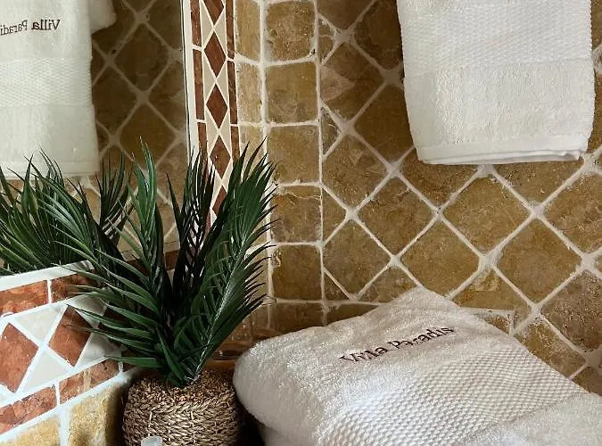 Paradis فندق لي إيسامبر